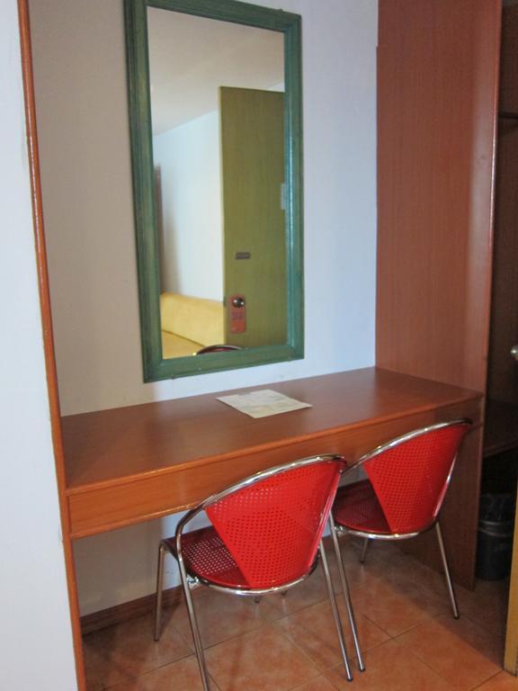 Hotel Nichols Airport 3*