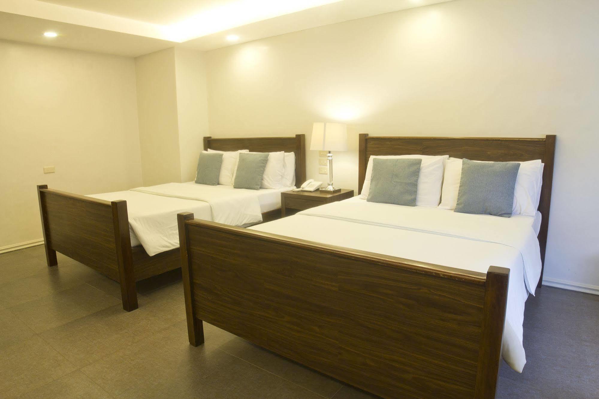 Nichols Airport Hotel 3*