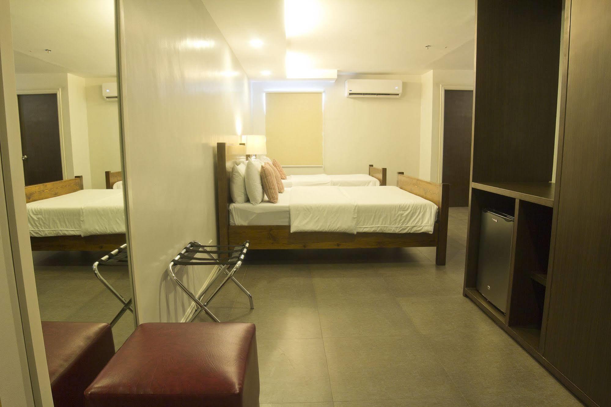 Nichols Airport Hotel 3*