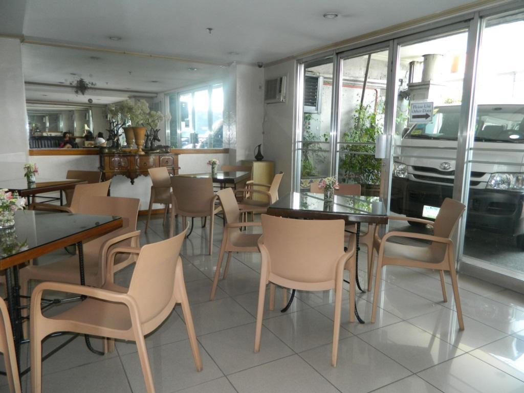 Nichols Airport Hotel 3*