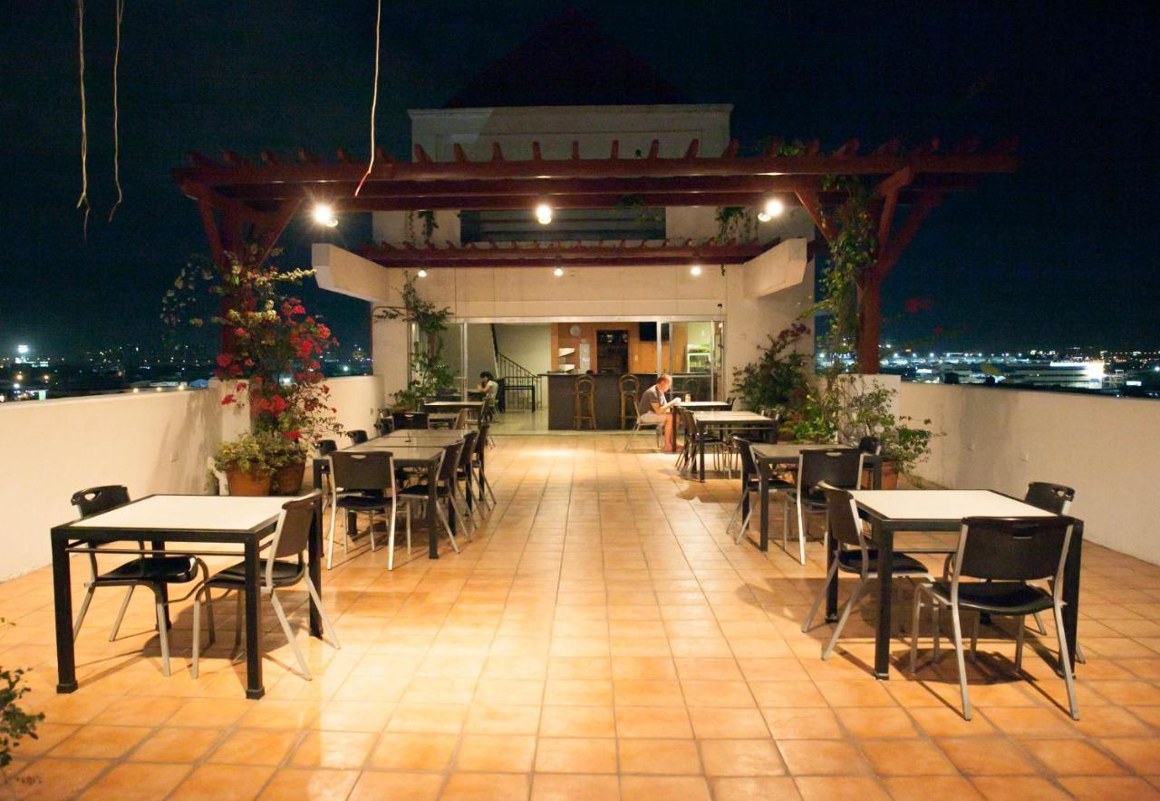 Nichols Airport Hotel