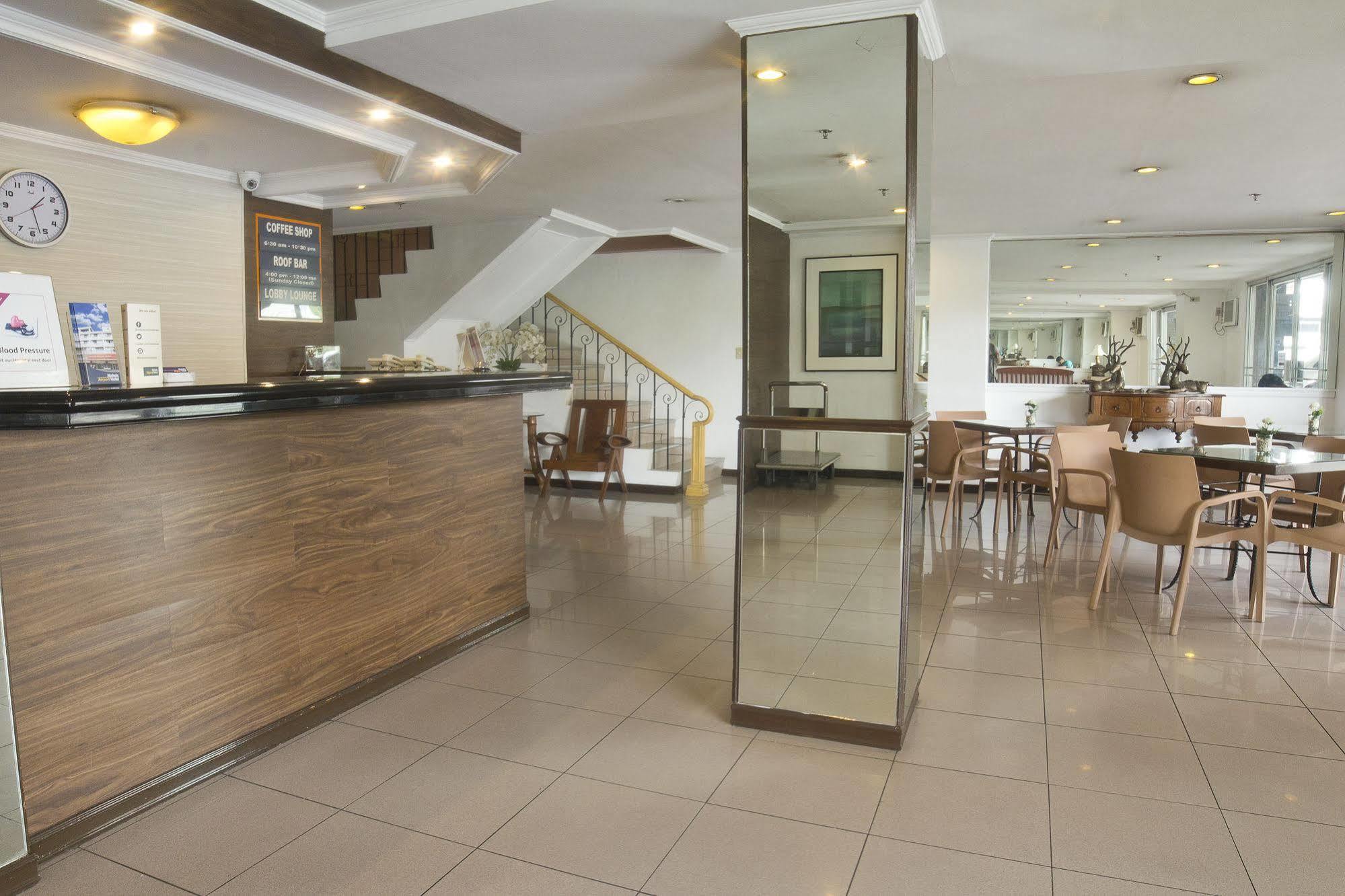 Hotel Nichols Airport
